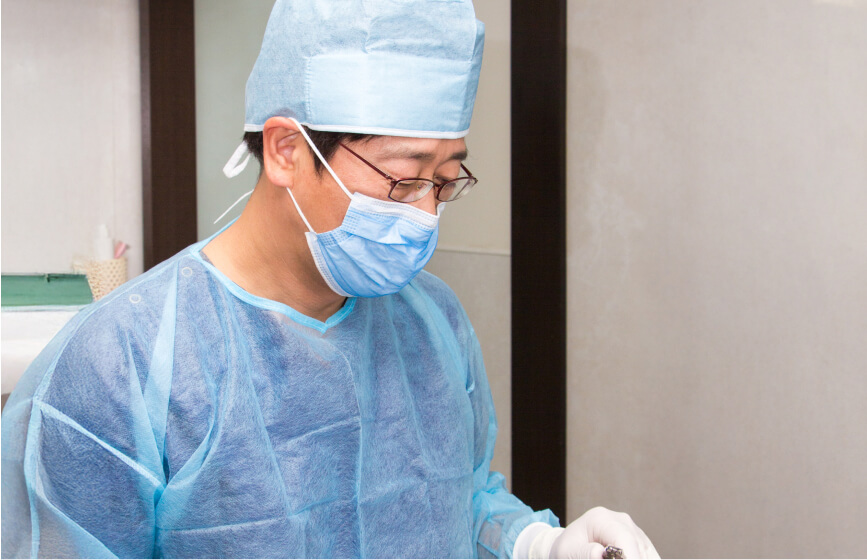 インプラント専門医によるインプラントオペ