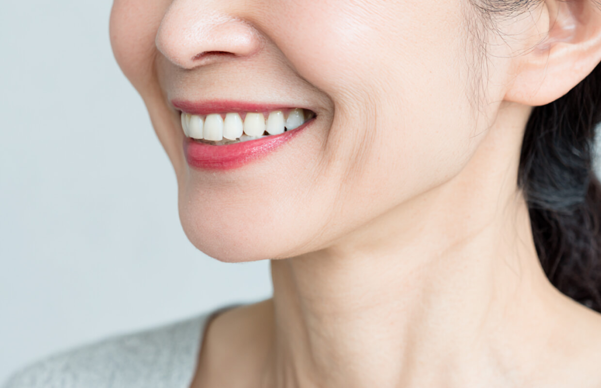 中年齢層の女性の口元