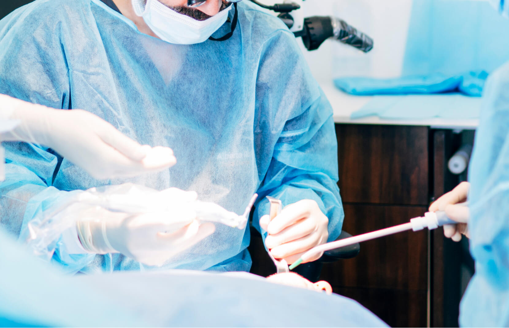 インプラントの手術風景