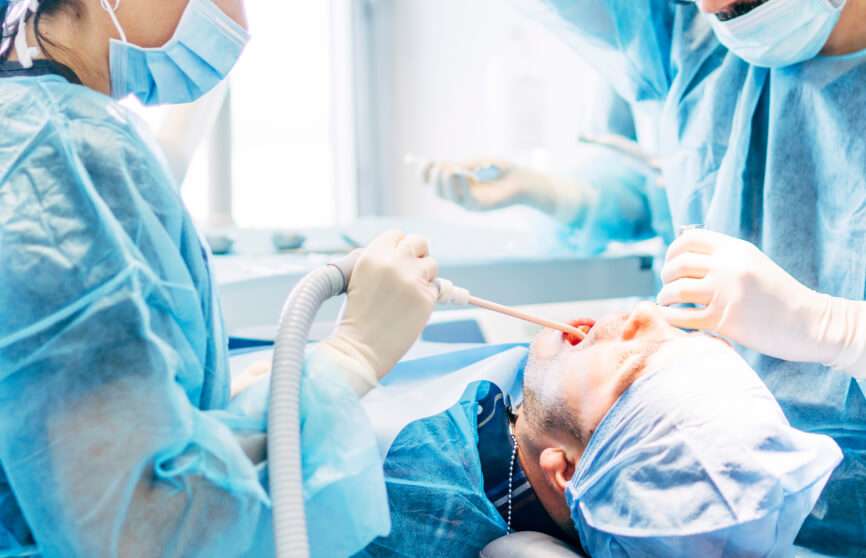 インプラント埋入のオペ