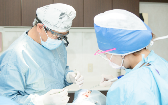 高田院長によるインプラントオペ