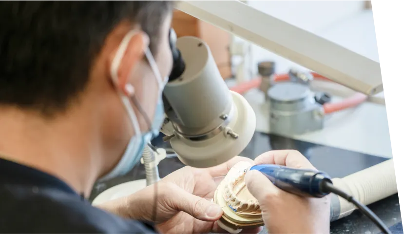 技工士による作業風景